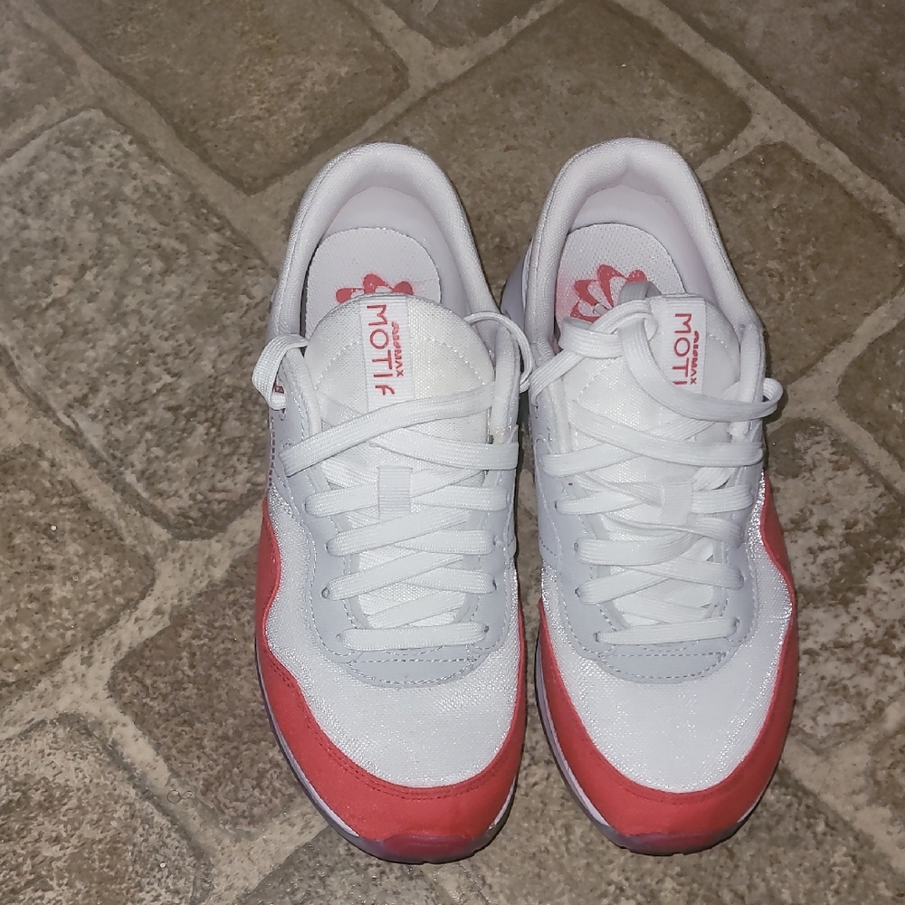 Nike Air MAX White and Red Sneakers